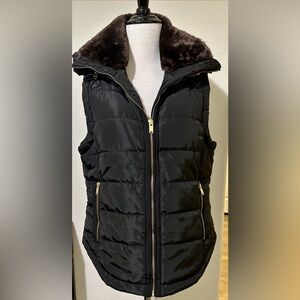 Love Tree Size M Women Black Faux Fur Collar Puffer Vest Zipper Detail
